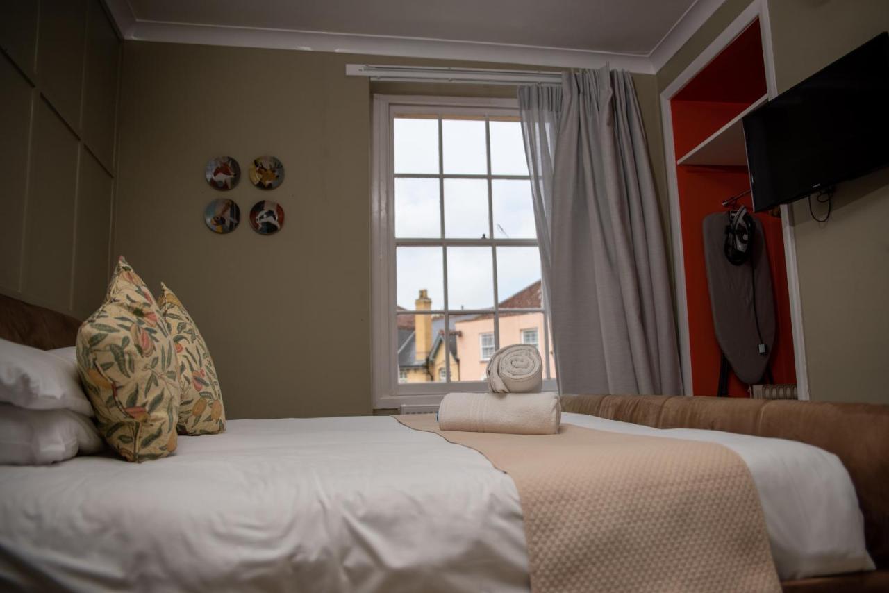 The Oak House Hotel Axbridge Exterior foto A room at the hotel