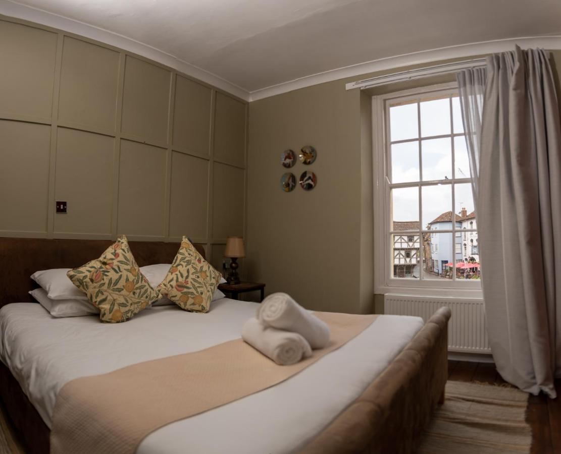 The Oak House Hotel Axbridge Exterior foto A bedroom at the hotel
