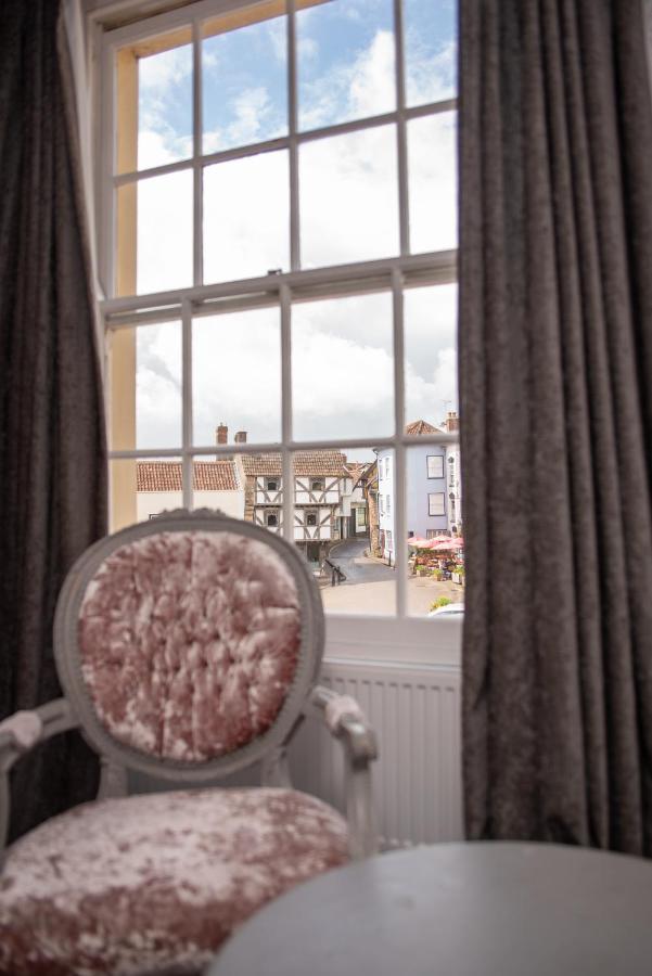 The Oak House Hotel Axbridge Exterior foto The view from the window of the room where the body of the murdered woman was found