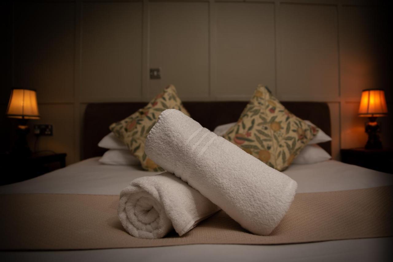 The Oak House Hotel Axbridge Exterior foto Bath towels