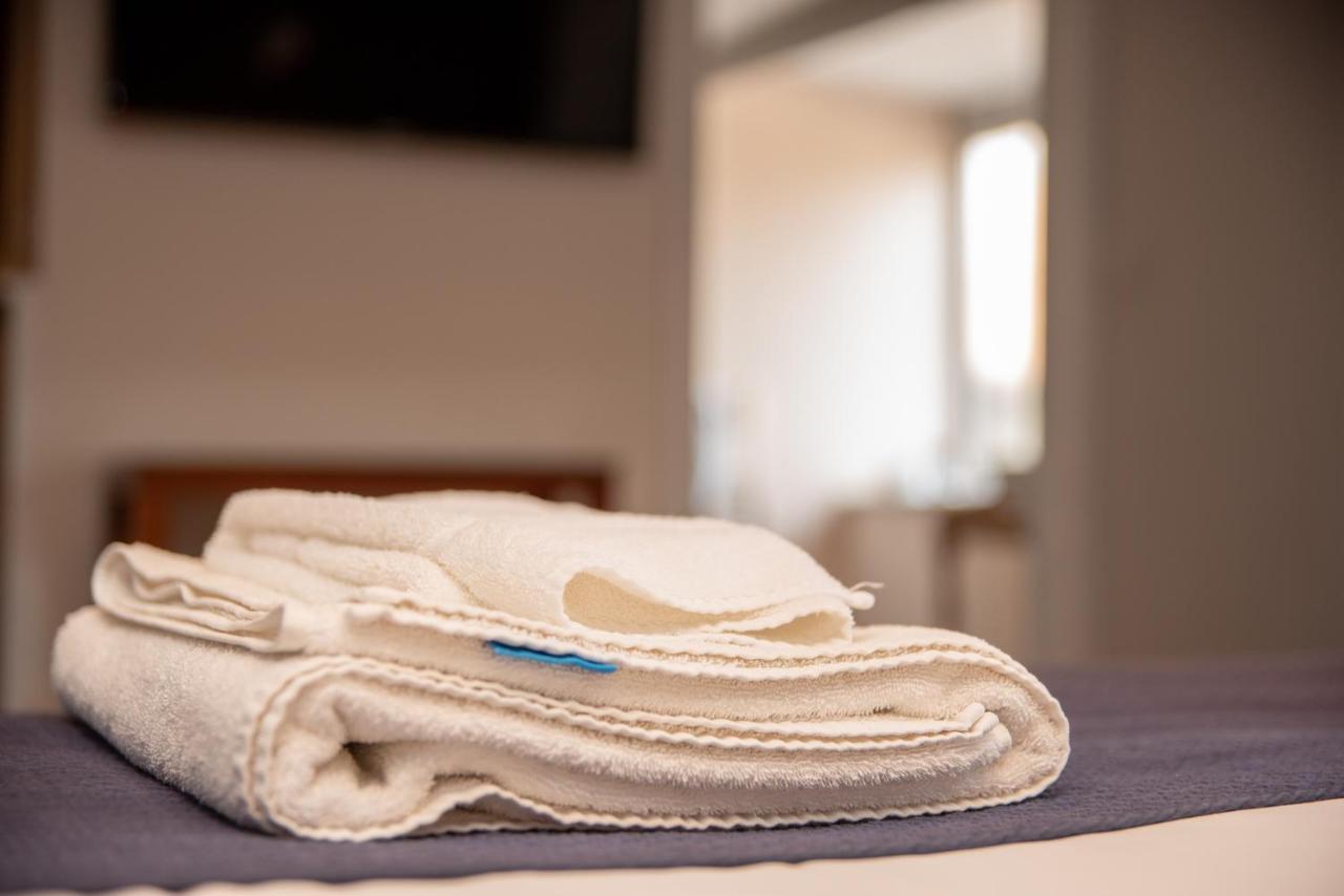 The Oak House Hotel Axbridge Exterior foto A folded bath sheet